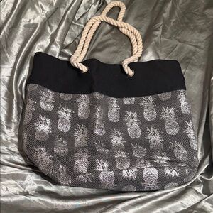 Black and Gray Pineapple Tote Bag